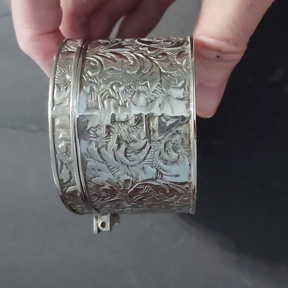 Embossed Silverplated Oval Trinket Case.Silver/Red 4.5inLx1 3/4in.H.x2.5in.W. - Picture 4 of 8